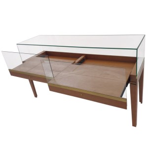Glass jewelry display counter tray with lockable door | OYE