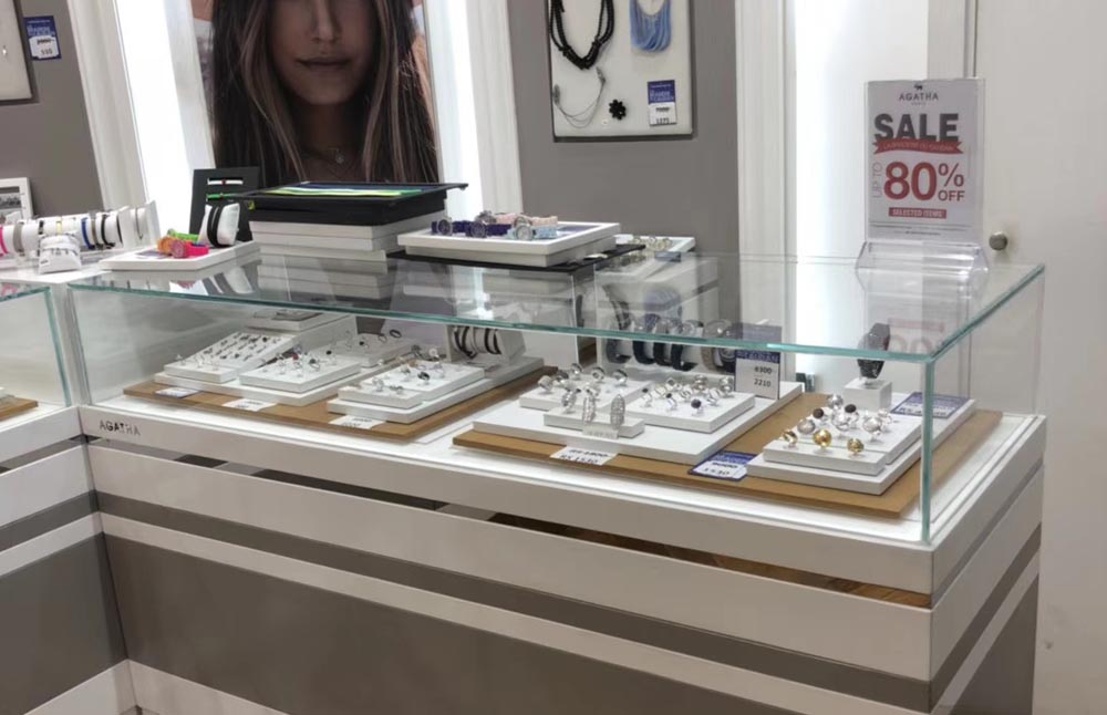 jewelry showcase display